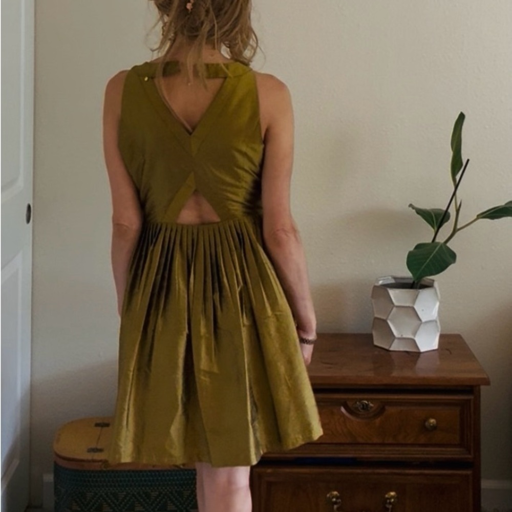 Elegant Gold Silk Sleeveless Dress